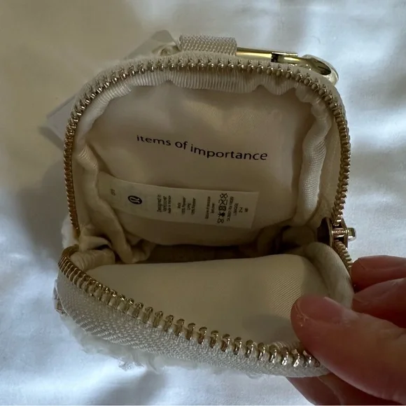 Lululemon Nano Clip-On Backpack Ivory Fleece - Picture 7 of 8